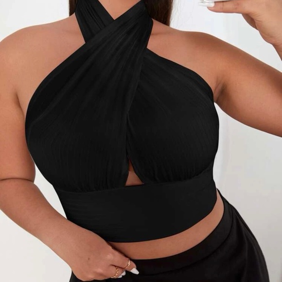 Halter Top 🖤 - Picture 2 of 5